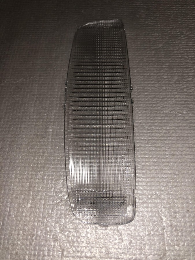 Линза стекло салонного фонаря TOYOTA Camry 81351AA010