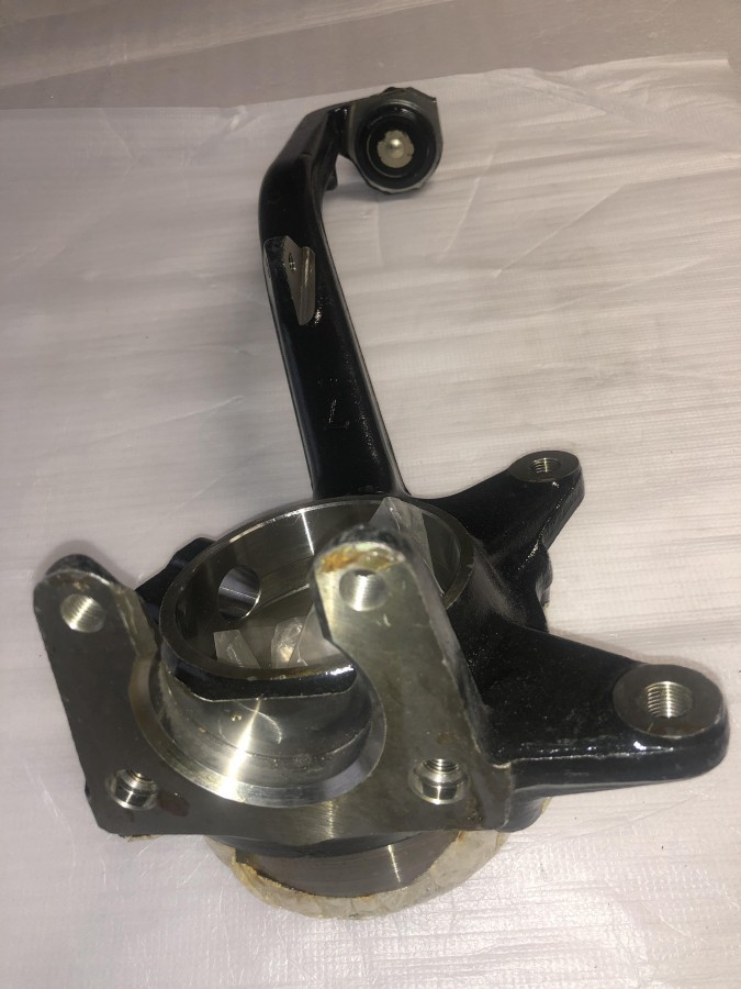 Кулак поворотный передний левый ПОД АБС TOYOTA LAND CRUISER 90 4320235071