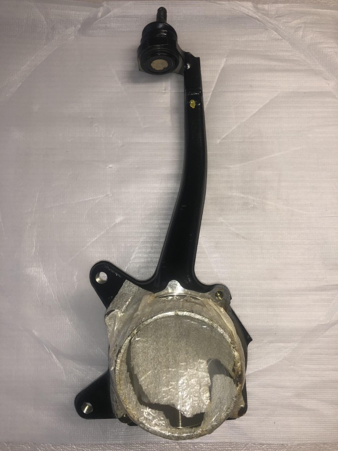 Кулак поворотный передний левый ПОД АБС TOYOTA LAND CRUISER 90 4320235071