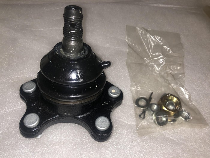 Шаровая опора верхняя TOYOTA HILUX 88-91 LH 4336039085