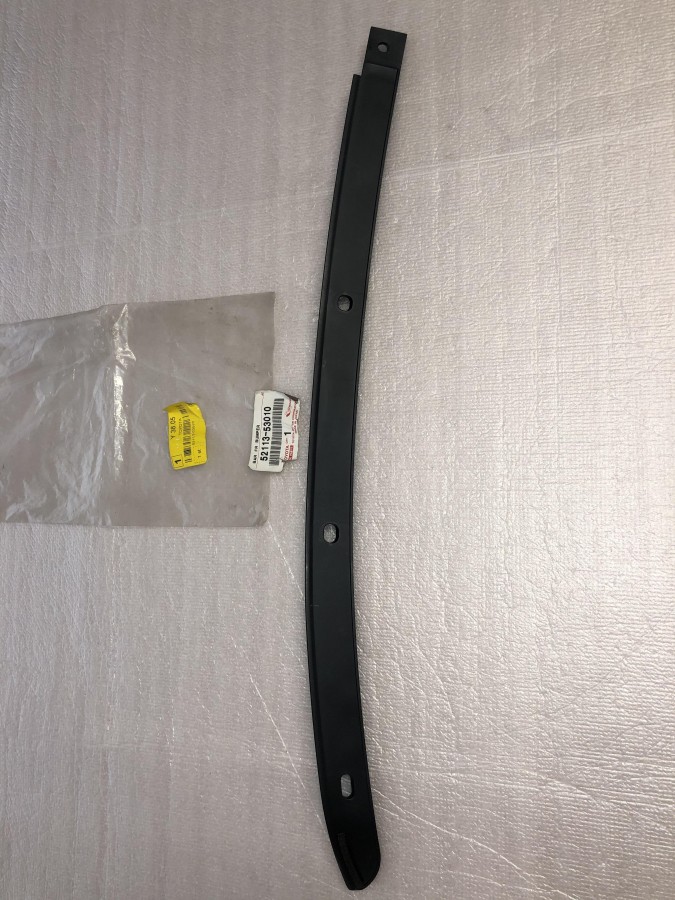 Накладка рамки радиатора LEXUS IS 5211353010