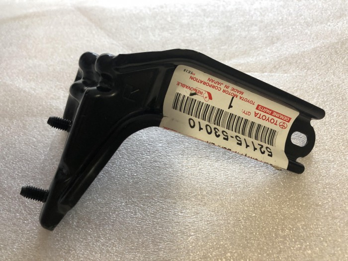 Кронштейн фары правый Lexus IS200 Toyota Altezza E10 5211553010