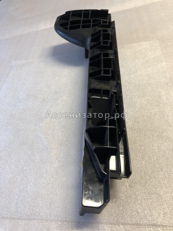 Кронштейн переднего бампера TOYOTA Hiace KDH200 5211626091