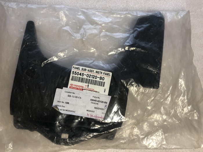 Панель передняя подрулевая TOYOTA Corolla E120 5504502120B0