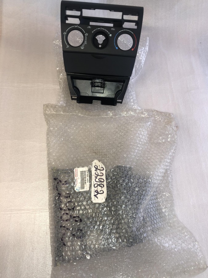 Панель приборов ЦЕНТРАЛЬНАЯ TOYOTA COROLLA E12 2001-2006 5542002140B1