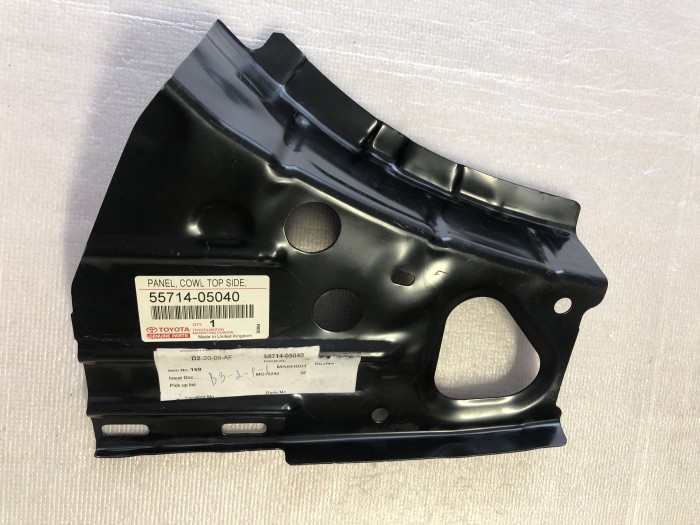 Панель кронштейн крепления Toyota AVENSIS T250 5571405040