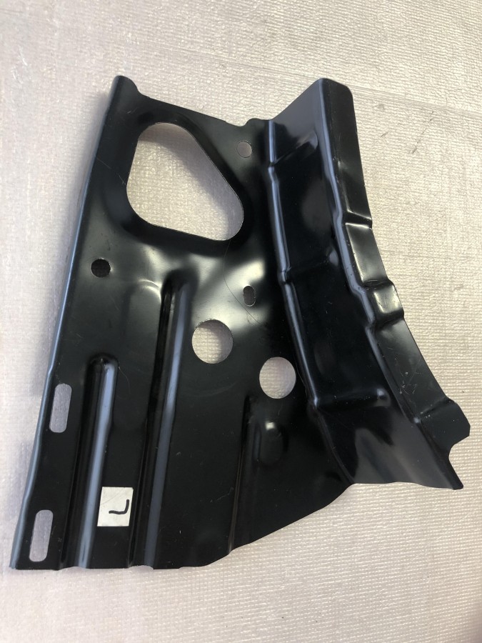 Панель кронштейн крепления Toyota AVENSIS T250 5571405040