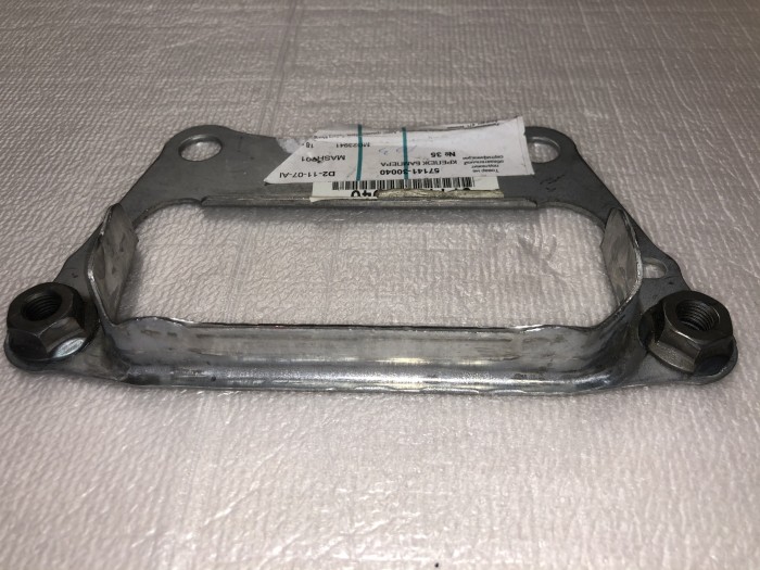 Кронштейн переднего бампера правый LEXUS GS Toyota 5714130040