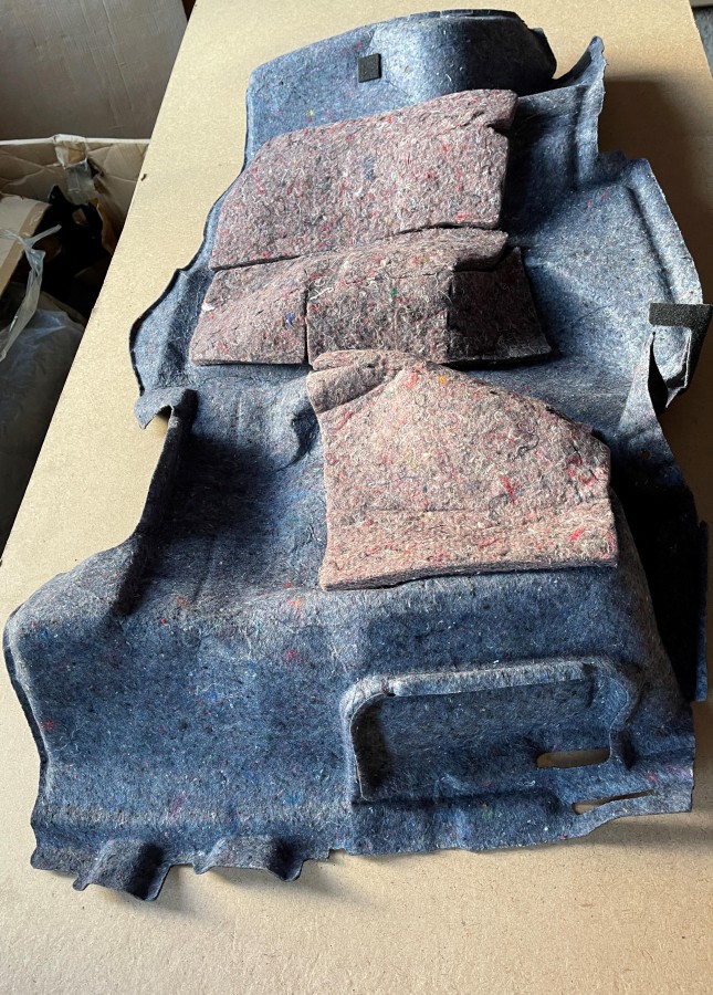 Обшивка багажника Toyota Camry V30 6472233100C0