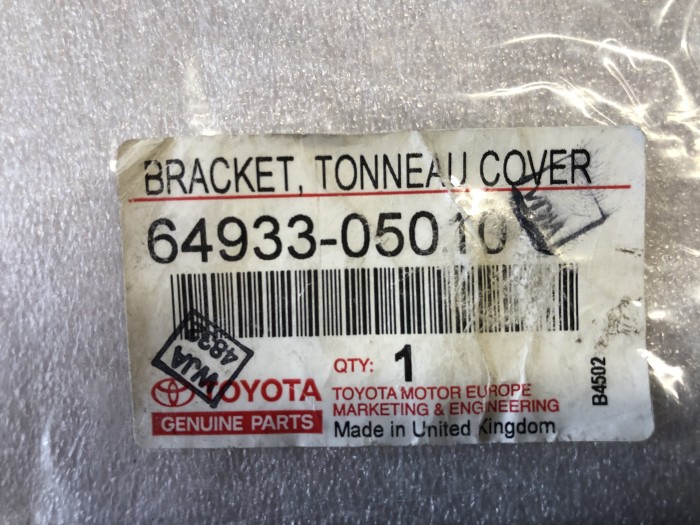 Кронштейн шторки TOYOTA Avensis T250 6493305010 новый оригинальный, в наличии на нашем складе