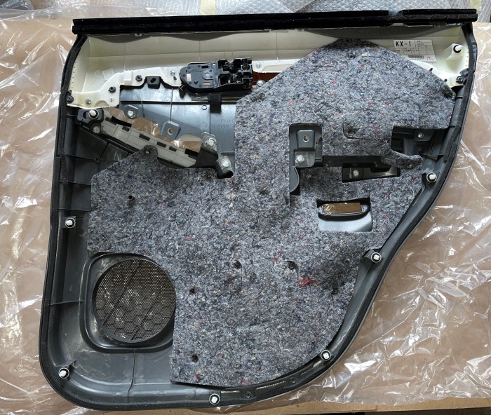 Обшивка двери задней левой Toyota Land Cruiser Prado 120 2002-2009 6764060770B0