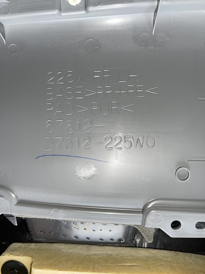 Обшивка двери передней левой TOYOTA Corolla E120 6766013020B1