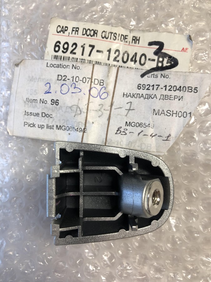 Накладка ручки двери личинки замка TOYOTA Corolla 120, AURIS, BLADE, PRIUS 6921712040B5