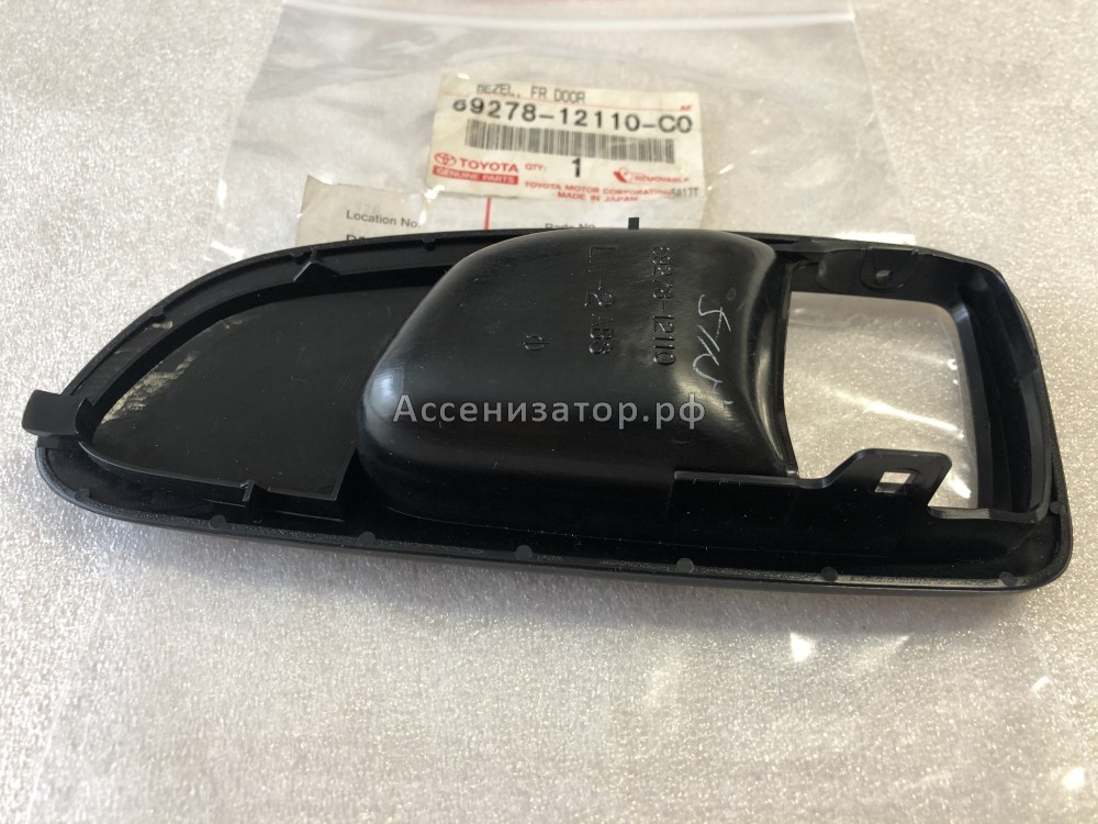 Накладка ручки передней левой двери TOYOTA Corolla E100 6927812110C0