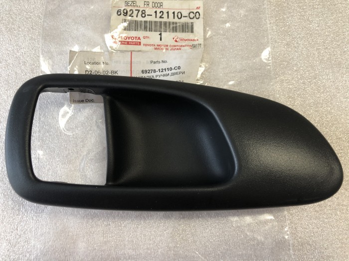 Накладка ручки передней левой двери TOYOTA Corolla E100 6927812110C0