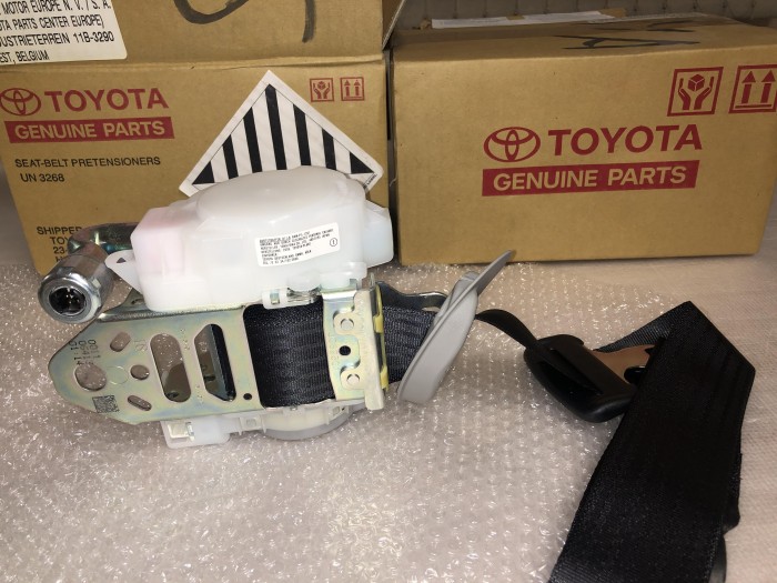 Ремень безопасности с пиропатроном передний правый LEXUS IS250 IS350 2005-2013 7321053140C3