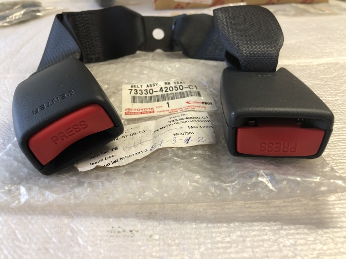Ремень безопасности TOYOTA RAV 4 CA20 2000-2005 7333042050C1