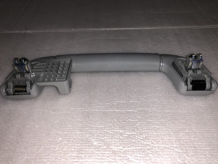 Ручка внутренняя потолочная TOYOTA CAMRY V40 2006-2011 7461030320B1