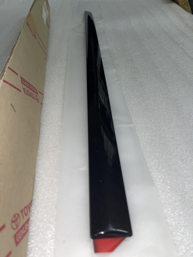 Молдинг задней левой двери LEXUS ES300 7574233190C0