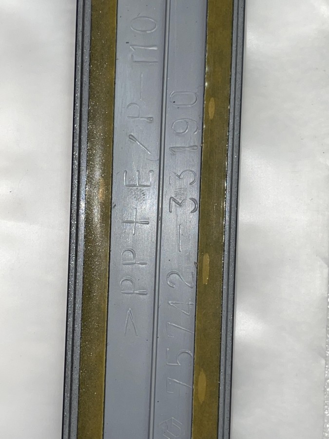 Молдинг задней левой двери LEXUS ES300 7574233190C0