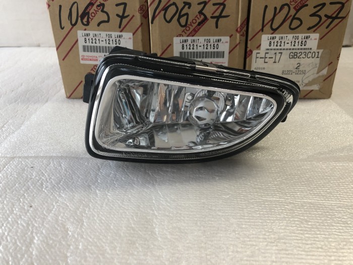Фара противотуманная левая TOYOTA COROLLA E112 1997-2001 8122112150