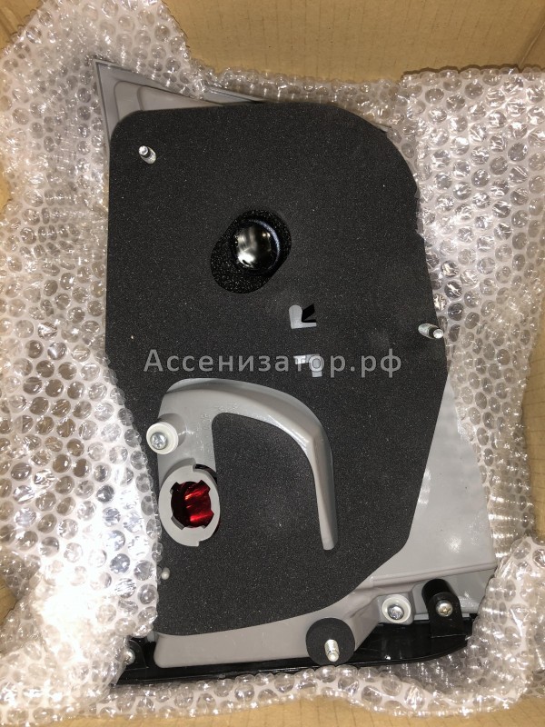 Фонарь задний внутренний правый LEXUS RX 300 8158148050