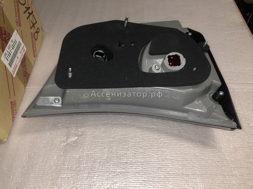 Фонарь задний внутренний правый LEXUS RX 300 8158148050