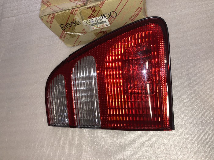Фонарь задний внутренний левый TOYOTA LC 100 1998-2007 8159060100