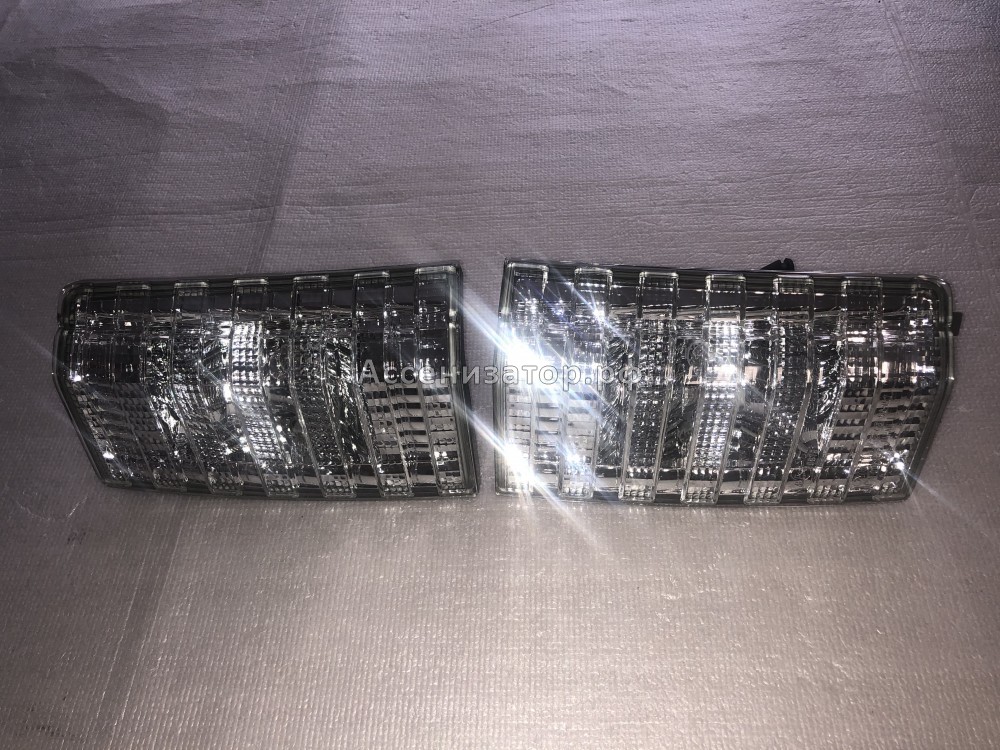 Фонарь задний правый LEXUS LX470 8167060080