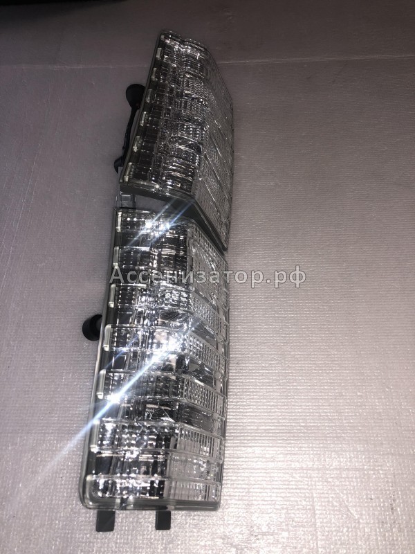 Фонарь задний правый LEXUS LX470 8167060080