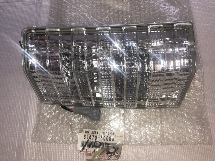 Фонарь задний правый LEXUS LX470 8167060080