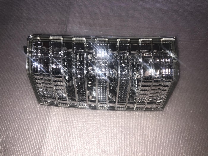 Фонарь задний правый LEXUS LX470 8167060080