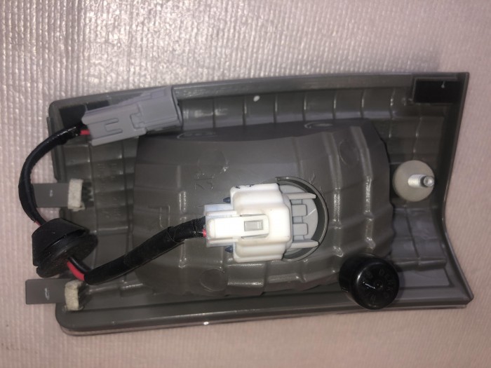 Фонарь задний правый LEXUS LX470 8167060080