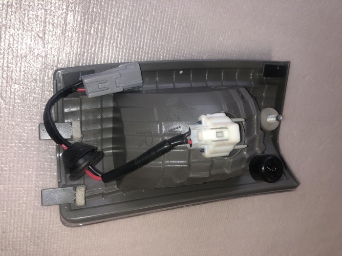 Фонарь задний правый LEXUS LX470 8167060080