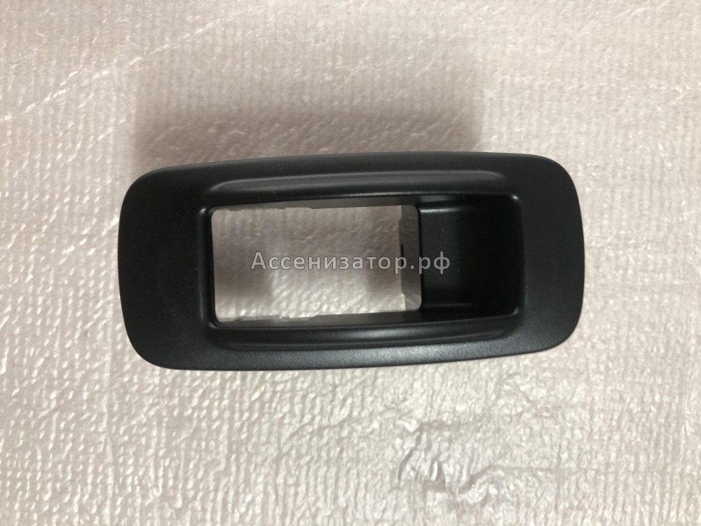 Накладка панель кнопки заднего стеклоподьемника TOYOTA COROLLA E120 2001-2006 8465602130B1