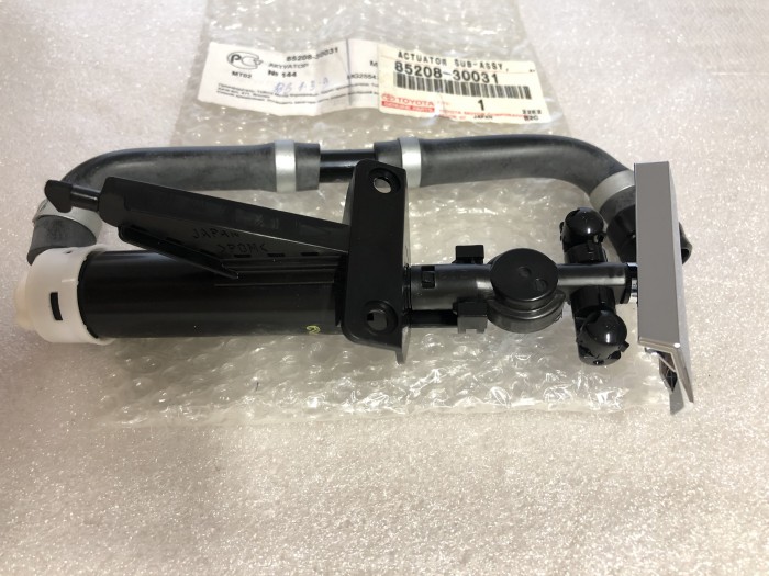 Привод форсунки омывателя фар левый LEXUS GS300 LH 8520830031
