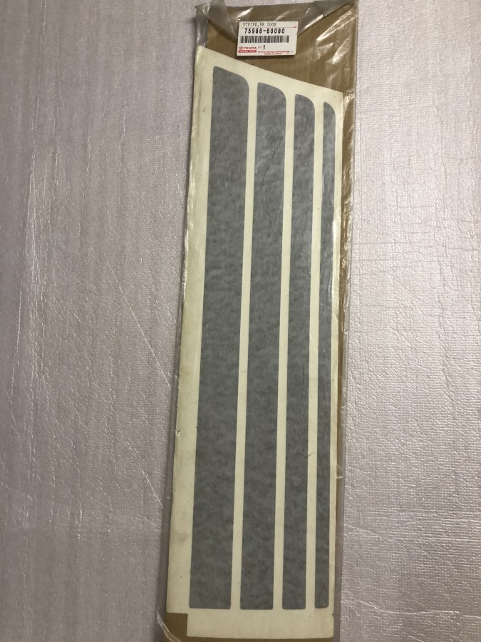 Наклейка задней двери TOYOTA LAND CRUISER 80 7598860080