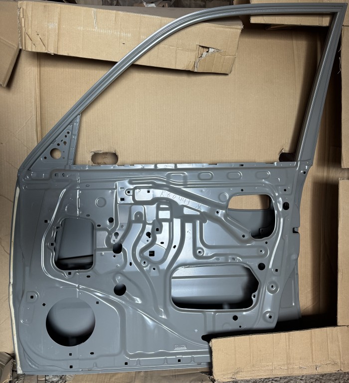 Дверь правая передняя Toyota Land Cruiser 100 1998-2007 6700160443 новая