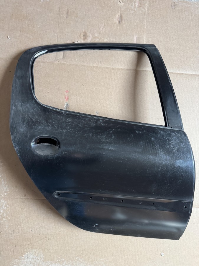 Дверь задняя правая Peugeot 206  9008.A5