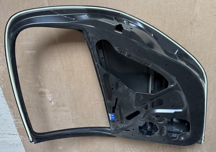 Дверь задняя правая Peugeot 206  9008.A5