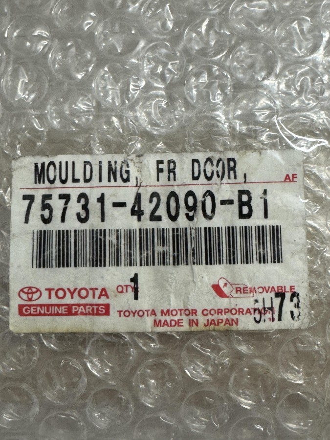 Молдинг двери передней левой TOYOTA RAV4 7573142090B1