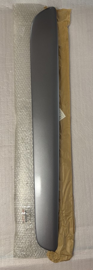 Молдинг двери передней левой TOYOTA RAV4 7573142090B1