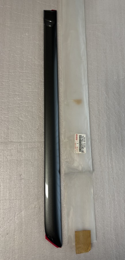 Молдинг задней левой двери TOYOTA COROLLA 120 7574213180B0