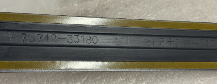 Молдинг задней левой двери TOYOTA CAMRY V30 7574233180E0