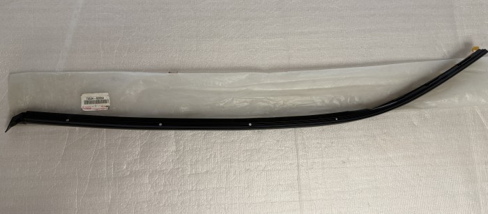 Молдинг ветрового стекла toyota LC 100 7553460050